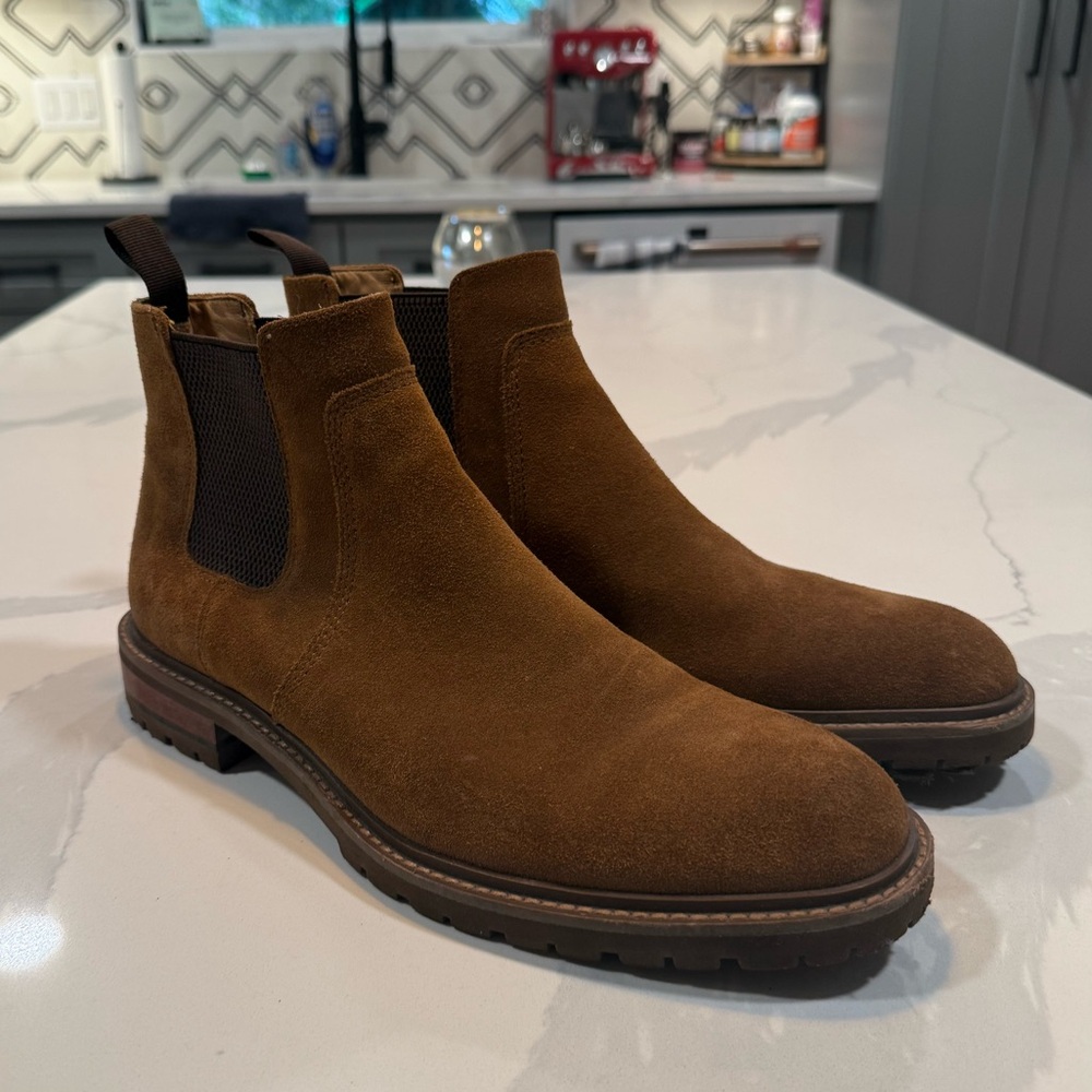 Johnston & Murphy brown Chelsea boots